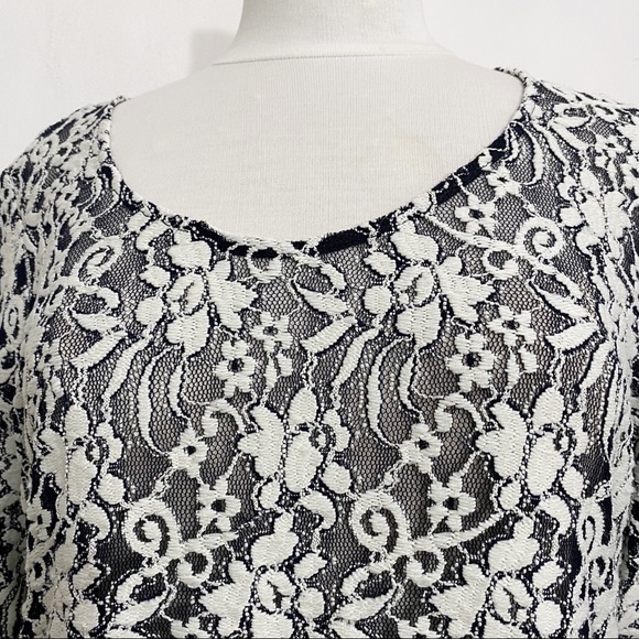 JESSICA SIMPSON Maternity lace Applique on netting ruched side back zip top XL - Picture 2 of 10